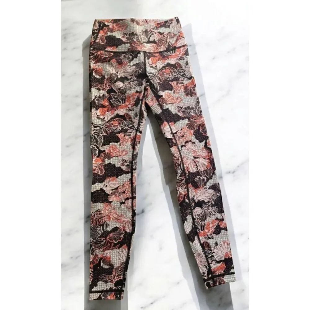 Lululemon Size 6 Wunder Under